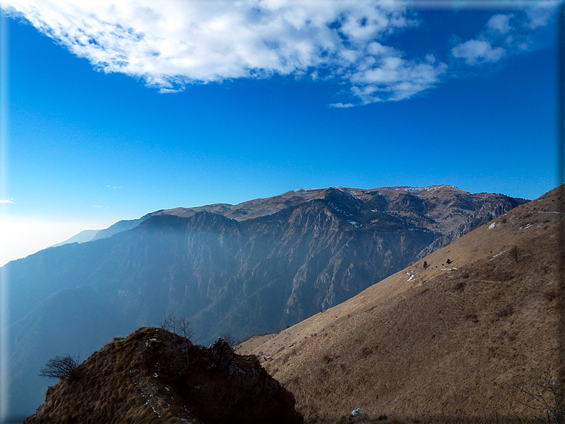 foto Salita dal Monte Tomba a Cima Grappa